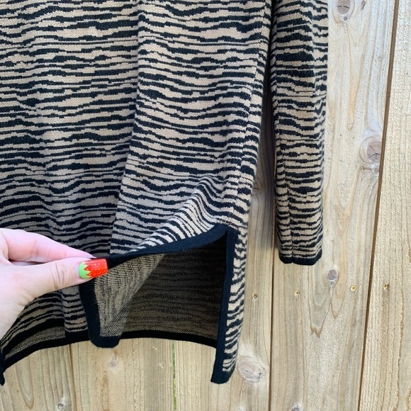 Liz Claiborne: Women's V Neck Sweater size medium merino wool black tan acrylic‎ - Picture 6 of 7